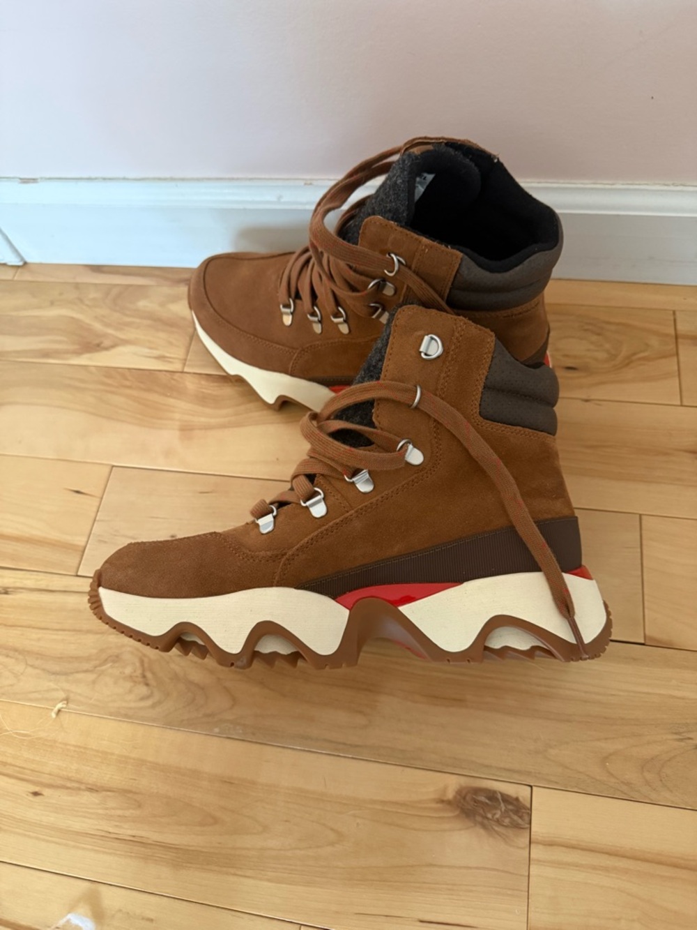 Women's Sorel waterproof lined boots 9.5